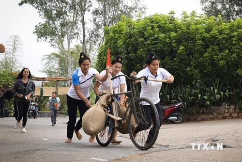 “Đua xe đạp thồ” - tái hiện lịch sử hào hùng của dân tộc