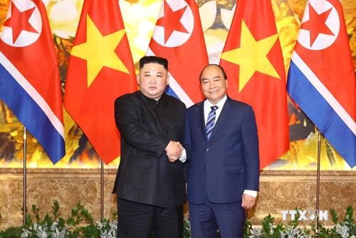 越南政府总理阮春福会见朝鲜最高领导人金正恩 