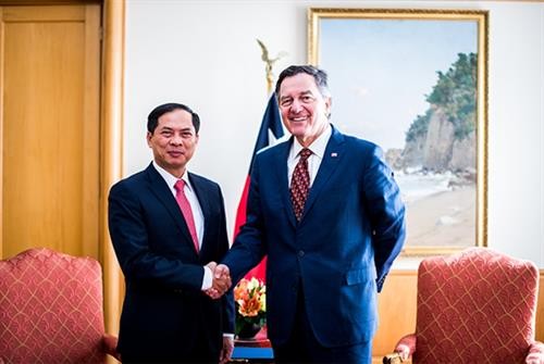 越南外交部副部长裴青山对智利进行访问