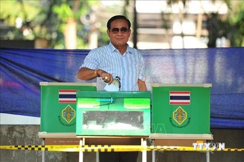 泰国大选：现任总理巴育的党得票暂时领先