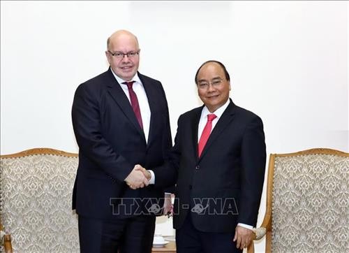  越南政府总理阮春福会见德国联邦经济和能源部长阿尔特迈尔