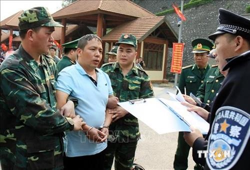 越中两国警方配合逮捕通缉犯