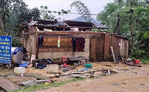 Hàng trăm hộ dân tại Lạng Sơn bị tốc mái nhà do tố lốc