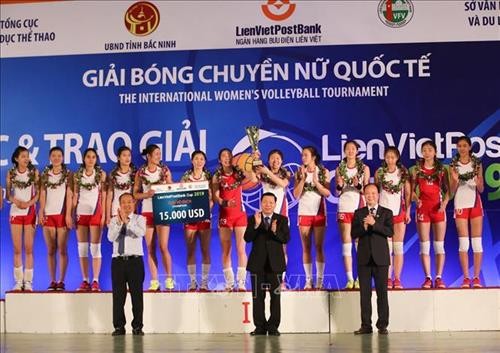 朝鲜女排出色获得2019年越南联越邮政银行女排锦标赛冠军