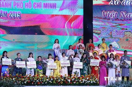 第六次胡志明市奥黛比赛: 推广越南传统服装之美