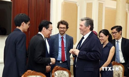 胡志明市加强与法国开发署的合作 