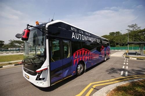 全球首批无人驾驶的大型公交车在新加坡测试