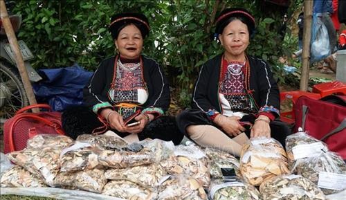 Độc đáo phiên chợ “mua may, bán rủi” ở Tuyên Quang
