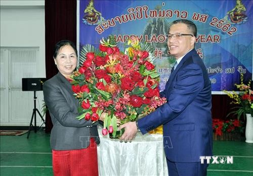 越南驻中国大使邓明魁到老挝使馆拜年