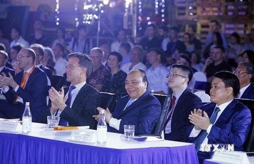 越南政府总理阮春福与荷兰首相马克·吕特出席可持续时装秀