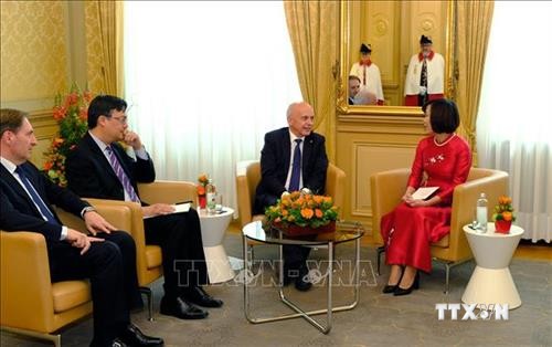 瑞士总统高度评价越南在瑞士对外政策中的地位