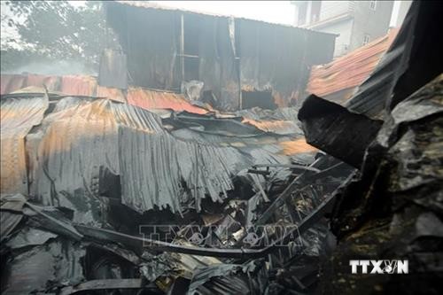 河内四家厂房发生火灾 致8人死亡和失踪