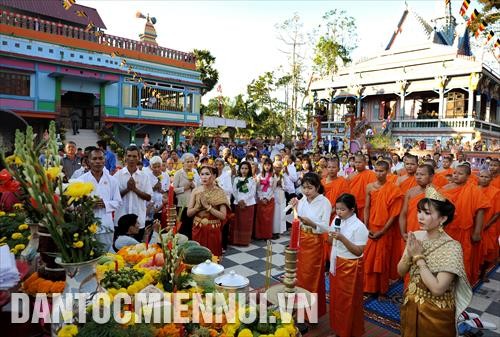 Đồng bào Khmer Nam Bộ đón Tết cổ truyền Vào năm mới với nhiều niềm vui mới