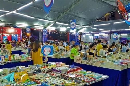 岘港市最具规模的图书节正式开幕
