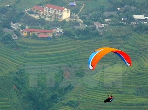Khảo sát hai điểm bay dù lượn mới tại đỉnh đèo Khau Phạ và khu vực đồi mâm xôi, Yên Bái
