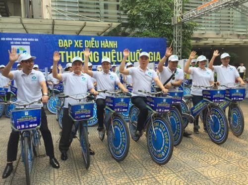 越南国家品牌日：骑自行车游行传播国家品牌荣耀