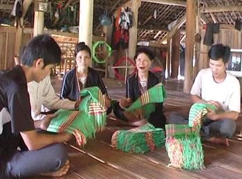 Tuyên Quang: Giữ gìn và phát triển nghề dệt thổ cẩm