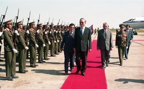 老挝高级领导就原越南国家主席黎德英逝世致唁电