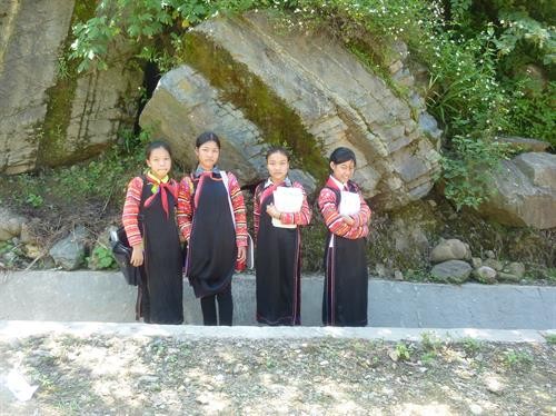 Trang phục truyền thống của người Hà Nhì Hoa ở Lai Châu