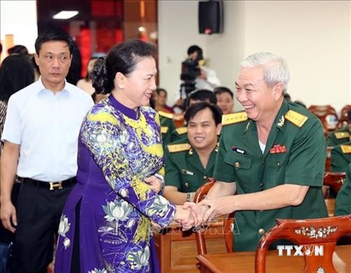 越南国会主席阮氏金银出席芹苴市解放日44周年纪念典礼