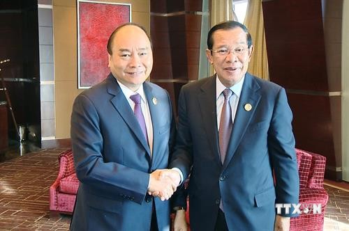 越南政府总理阮春福会见柬埔寨首相洪森