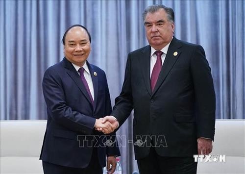 阮春福总理会见塔吉克斯坦总统埃莫马利•拉赫蒙