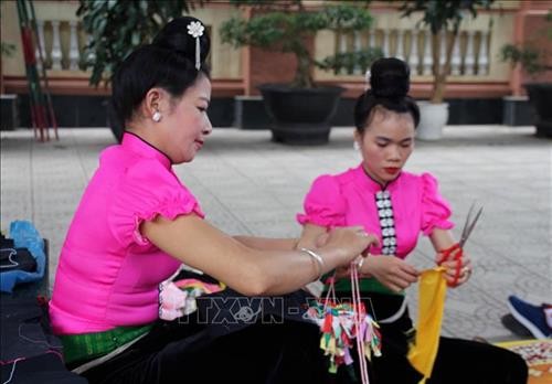 Hoạt động trải nghiệm "Sắc màu văn hóa Thái Sơn La"