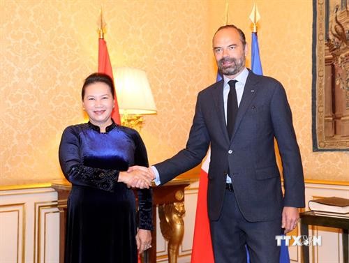 越南国会主席阮氏金银会见法国总理爱德华·菲利普