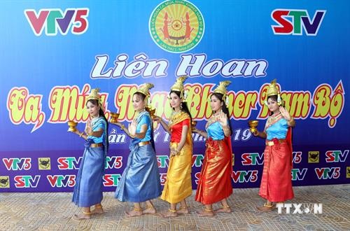2019年第一届南部高棉族唱歌、舞蹈和音乐表演比赛正式开幕