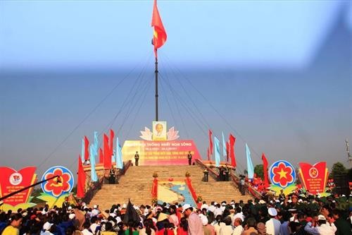 “江山统一”升旗仪式在广治省隆重举行