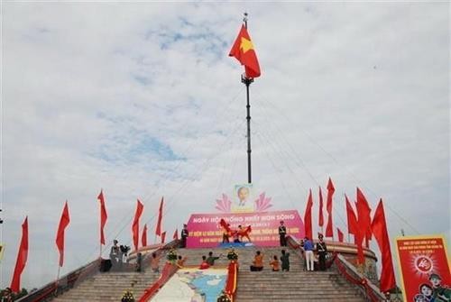 Long trọng tổ chức Lễ thượng cờ “Thống nhất non sông” tại Quảng Trị