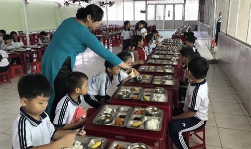 Kiểm soát thực phẩm bữa ăn học đường ở Thanh Hóa còn nhiều mối lo
