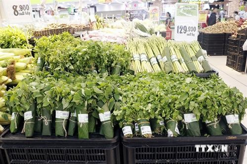 越南超市妙用香蕉叶包装蔬菜吸引新加坡媒体的关注