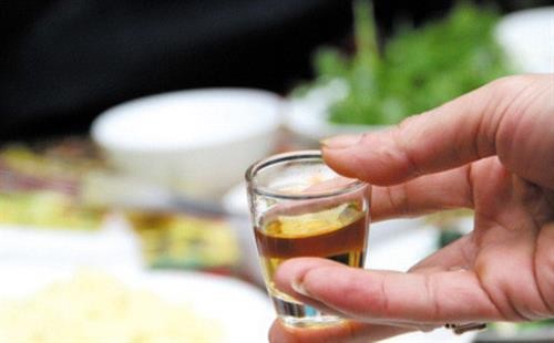 Uống rượu chừng mực và đều đặn không có tác dụng chống đột quỵ