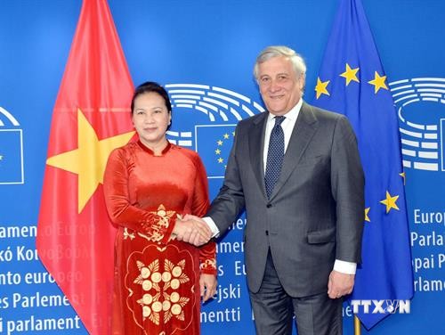 越南国会主席同欧洲议会主席安东尼奥·塔亚尼举行会谈 