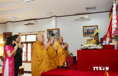 雄王祭祖日活动首次在老挝举行