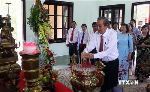 Phó Thủ tướng Trương Hòa Bình thăm, chúc Tết cổ truyền Chôl Chnăm Thmây tại Vĩnh Long
