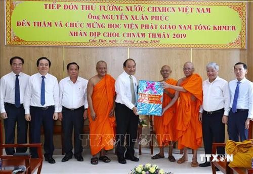 Thủ tướng Nguyễn Xuân Phúc chúc Tết Chôl Chnăm Thmây tại Học viện Phật giáo Nam tông Khmer