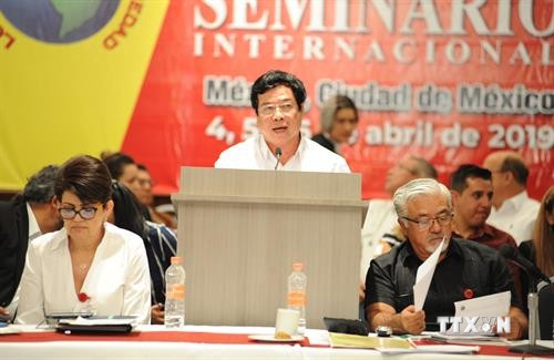 越南共产党代表团出席在墨西哥举行的国际研讨会