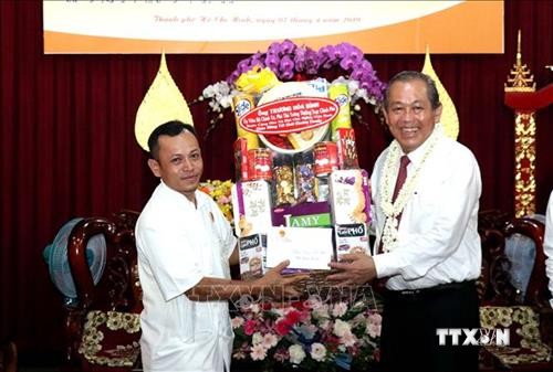 Phó Thủ tướng Thường trực Trương Hòa Bình thăm, chúc mừng chư Tăng, Phật tử Nam tông và đồng bào Khmer tại Thành phố Hồ Chí Minh