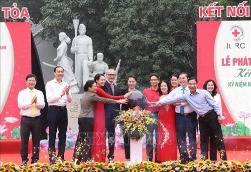 Chủ tịch Quốc hội Nguyễn Thị Kim Ngân tham dự Lễ phát động "Tháng Nhân đạo" 2019