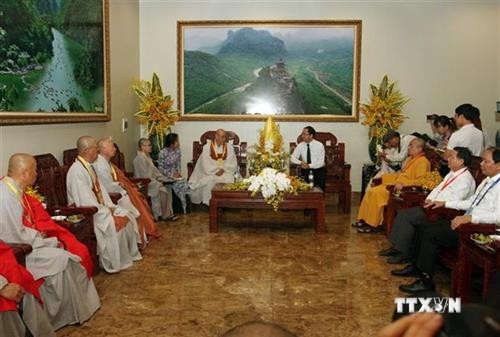 越南政府宗教委员会主任武战胜会见韩国佛教代表团