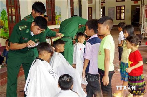 Bộ đội Biên phòng Pa Tần gắn kết biên cương với học đường
