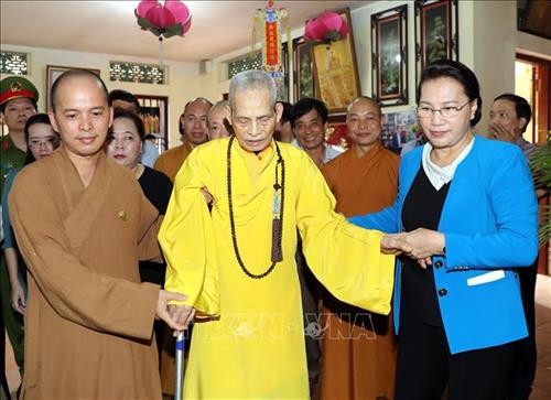 Chủ tịch Quốc hội Nguyễn Thị Kim Ngân thăm, chúc mừng Đại lão Hòa thượng Thích Phổ Tuệ, Pháp chủ Giáo hội Phật giáo Việt Nam