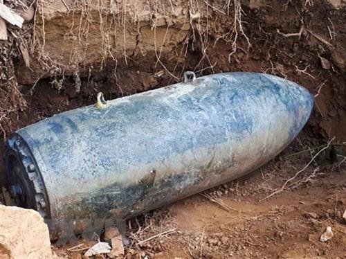 Hủy nổ quả bom nặng gần 250kg phát hiện dưới lòng suối ở Pom Lót