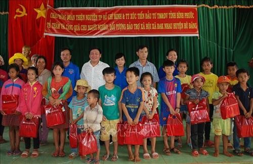 Thăm và tặng quà bà con dân tộc thiểu số nghèo ở Bình Phước