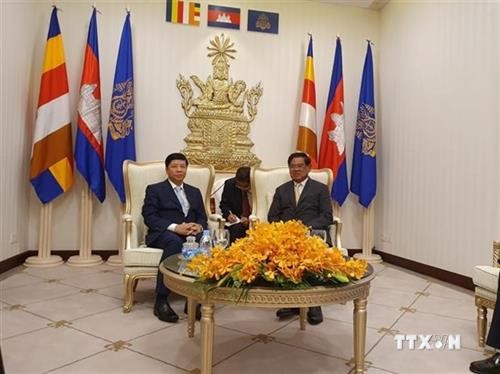 越南跨部门工作代表团访问柬埔寨