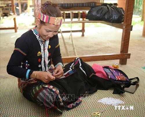 Hồi sinh nghề dệt thổ cẩm truyền thống của đồng bào Pa Cô, Vân Kiều