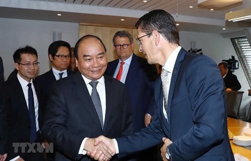 越南政府总理阮春福会见挪威领先集团代表 