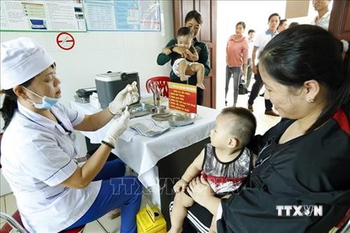 Bộ Y tế sử dụng đồng thời hai loại vắc-xin trong chương trình tiêm chủng mở rộng